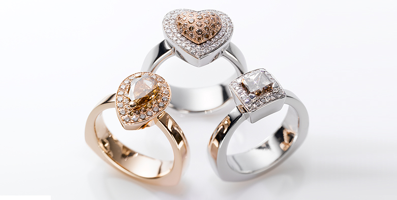 Diamantringe in Gold mit naturfarbenen Brillanten. Unique gold rings with diamondss