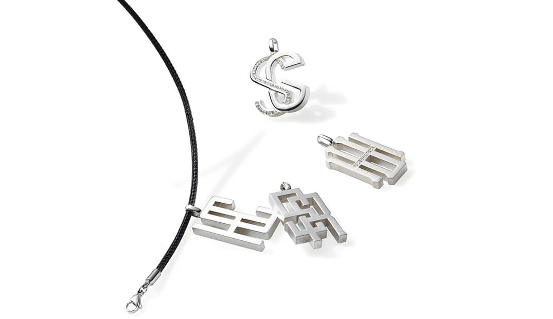 Monogramm-Anhänger in Gold mit Brillanten - pendants for necklaces with initials in white gold with diamonds