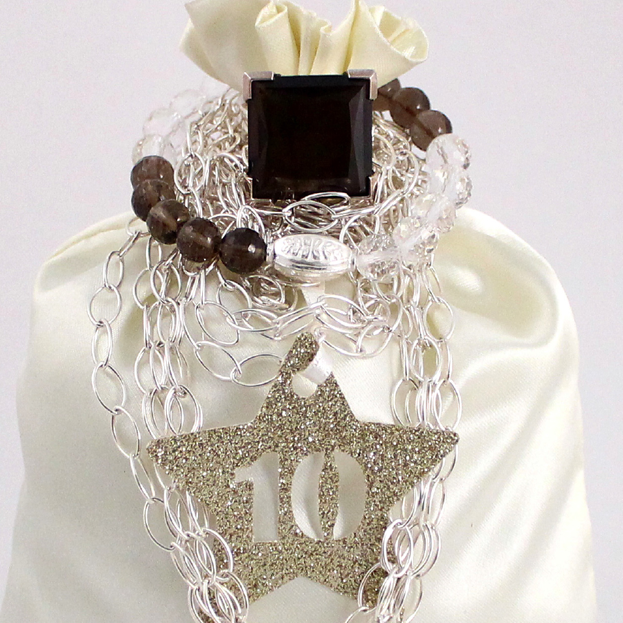 Mehrreihige Silberkette, Armband aus Rauchquarz, Bergkristall und Silber, Ring aus Silber mit Rauchquarz