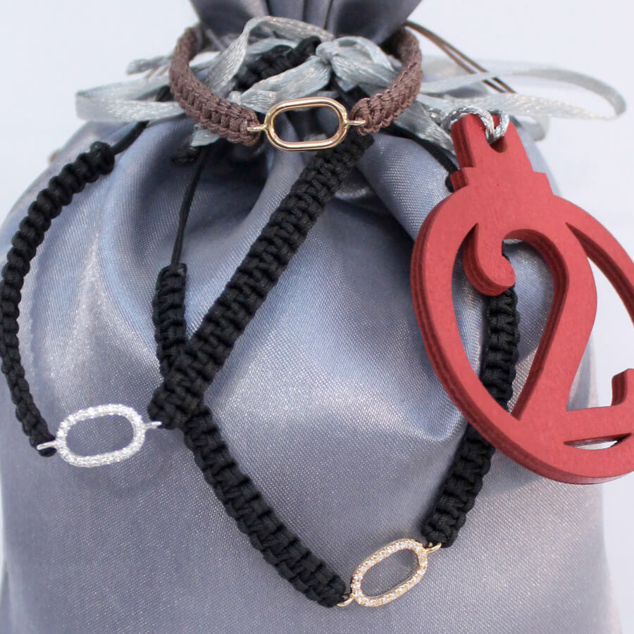 Makramee Armbänder mit "Tour du Monde" Elementen in Gold mit Brillanten besetzt